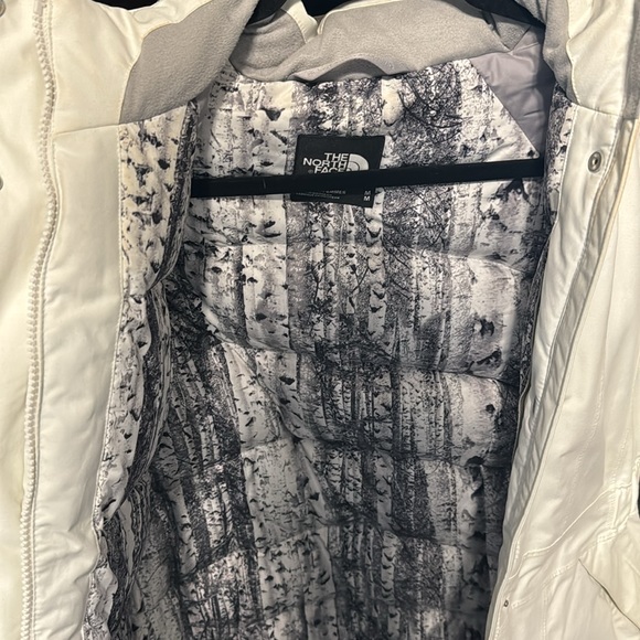 North face Parka - Picture 2 of 3